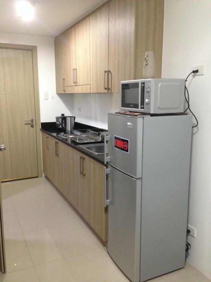 Shore Residences Moa Manila Exterior photo