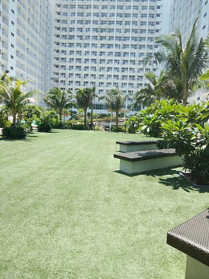 Shore Residences Moa Manila Exterior photo